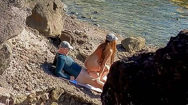 Fat Ass College Girl having Sex on the Beach. almost get Caught! Plug