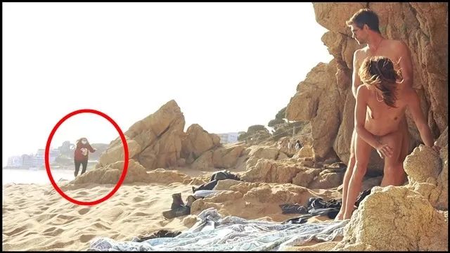 Indoor Couple Caught having Sex at the Beach Tetas