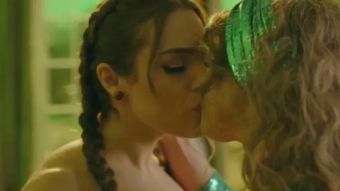 Sexo Redhead celeb Elizabeth Gillies sex scenes compilation Amigo