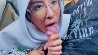 Prostitute I Suck my Boyfriend's Cock on a Plane and end up Making him a Big Cum Load in my Mouth Nipple