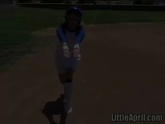 Salope Little April loves baseball games and fingering Dlouha Videa