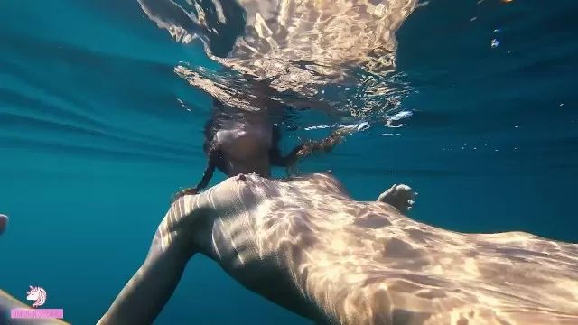 Arrecha Naked mermaid let me swim with her and I filmed her Instagram