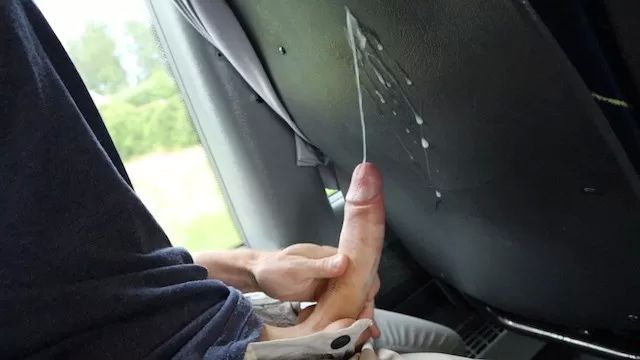 Puta Risky jerk off on the bus, massive cumshot over the seat in front of me! Twinks