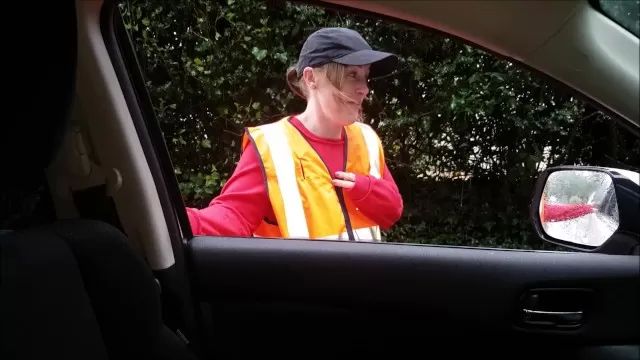 Gay Hairy Delivery / Royal Mail Postgirl Gets Cash for Public Sex Gayemo