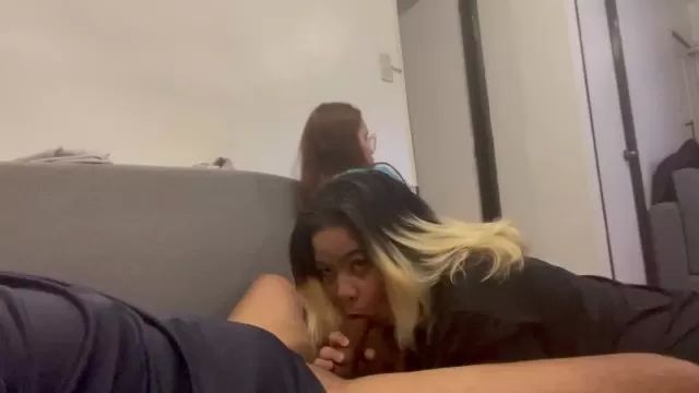Girl Gets Fucked Sinuck ni gf ung dick ko while our roomie was watching a movie lol-PART 1 (Halata ba?) Classroom