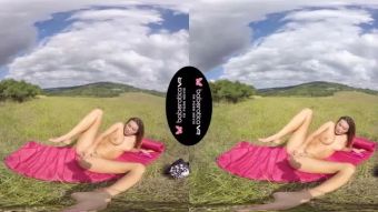 Buttplug Solo girl, Vanessa Decker masturbates outdoors, in VR Sesso