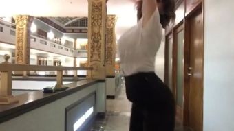 Streamate Milana Vayntrub - curvy babe dancing in a hallway with slomo Enema