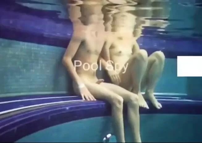 Camgirls Peeking in the pool Porra