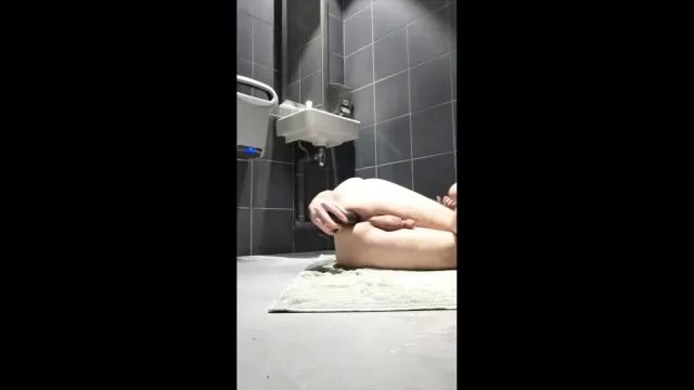 Happy-Porn DESTROYING MY ASS WITH DILDO IN MCDONALDS PUBLIC RESTROOM (Paris Montorgeuil) Nice Tits