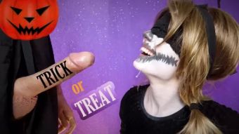 Hotporn Roommate's prank while I'm on the phone with my cuckold boyfriend (Halloween edition) Fucking