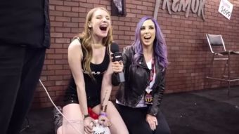 Ass To Mouth Pornstar Jelena Jensen interviews hot girls on the tremor sex toy at Exxxotica | CAM4 Radio Verga