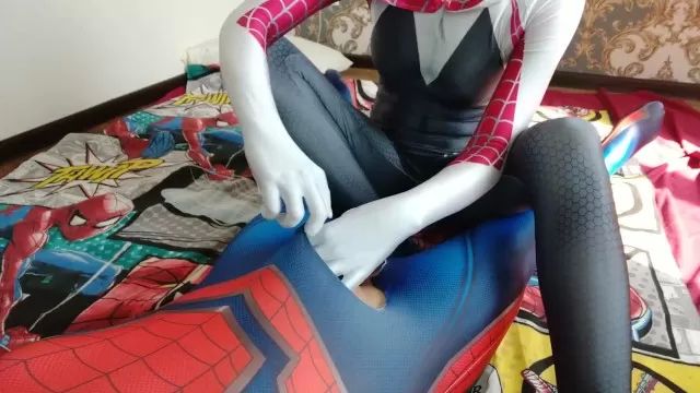 Perrito Gwen Stacy - footjob for SpiderMan Made