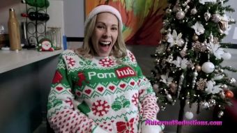 Rabuda Nikki Brooks in Let's Pretend to be PResents and Get Laid Under the Christmas Tree Bubblebutt