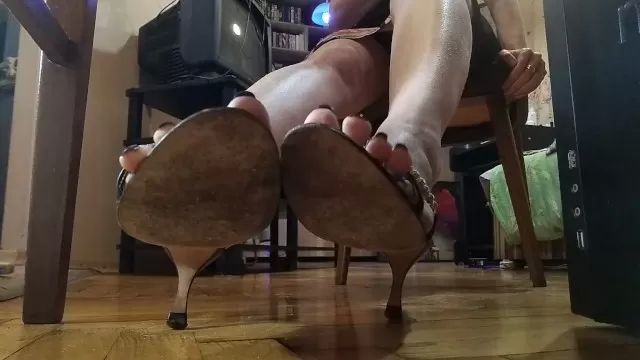 18 Year Old Porn Spy on feet in sexy sandals under the table - OlgaNovem ForumoPhilia