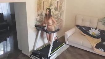 Amature Naked girl on a treadmill Pierced