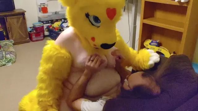 Pictoa Furry rides dick on couch Magrinha