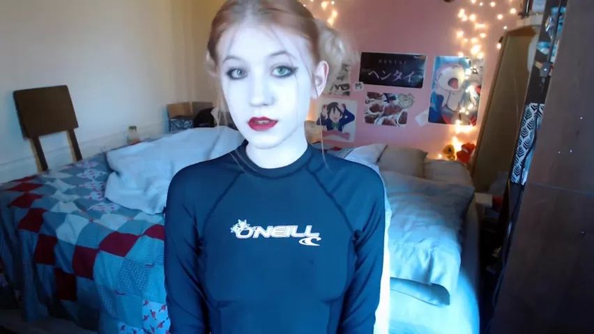 xPee MattieDoll - Sloppy makeup ruin Lips