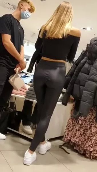 Super Hot Porn Very Sexy GF Candid Ass In Shiny Leggings Rabo