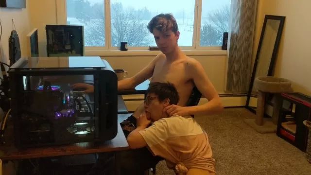 Porn Sluts Interrupting my boyfriend playing video games (He makes me cum+Cumshot) CamStreams