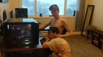 Gaydudes Interrupting my boyfriend playing video games (He makes me cum+Cumshot) Virginity