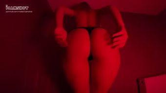 Novinho Stunning blonde sexy moves in the red pleasure room FullRips