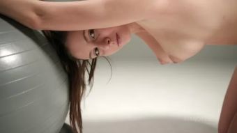 Empflix Alisa's Naked Workout Movie