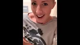 Perra OMG Horny in the restaurant! Fingered on the toilet to orgasm Streamate