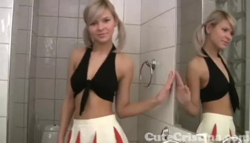 YouPorn Solo shower teen fondles and teases Rubia