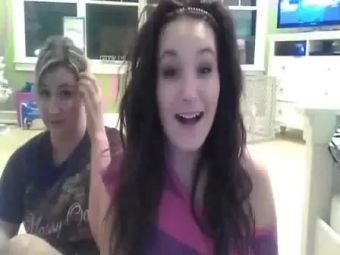 Perfect Butt Three girls on webcam Studs