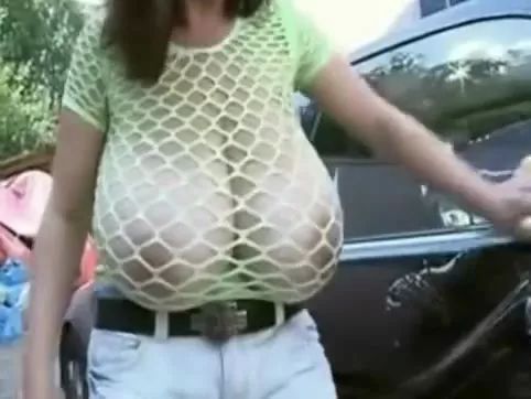 Amatur Porn Massive Tits Double as Car Wash Sponge Beurette