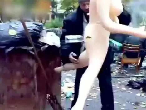 Fuck Porn Crazy Hobo Finds Himself a Sex Doll TuKif