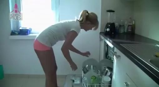 Super Girlfriend's Chores Interrupted to Bang Cuck