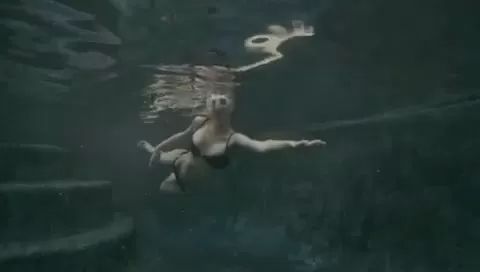 Little Underwater Sex Never Looked so Good Gros Seins